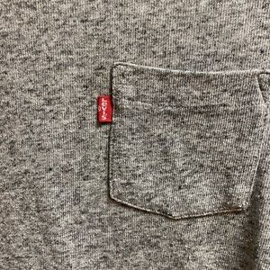 NWOT Crew Neck Levis T-Shirt - grey with pocket